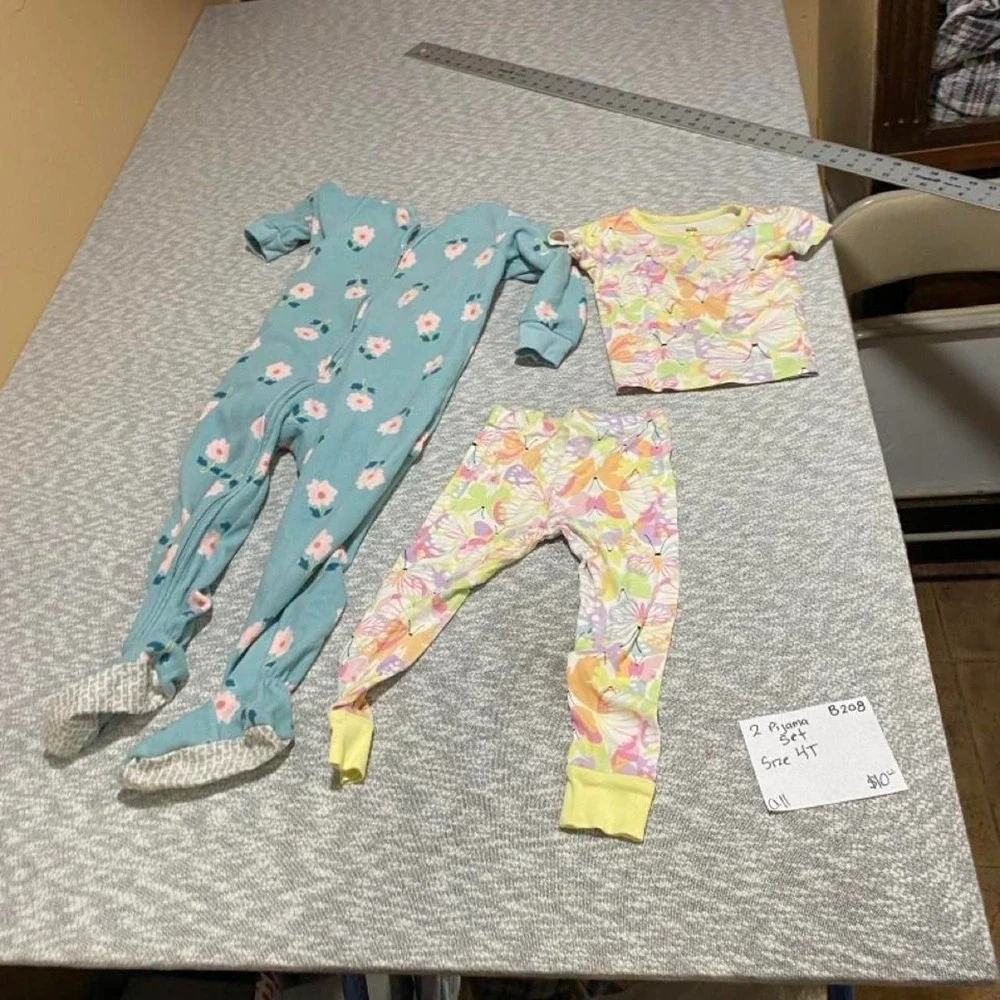 girl size 4 pajama bundle. SKU-B208